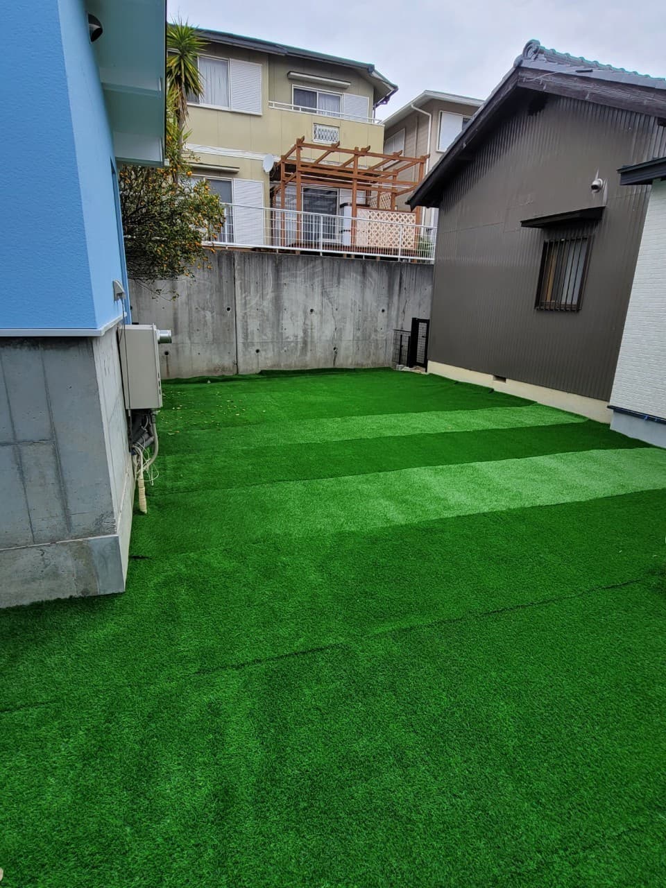 人工芝設置 | 名古屋市北区のエクステリア工事ならイズ美